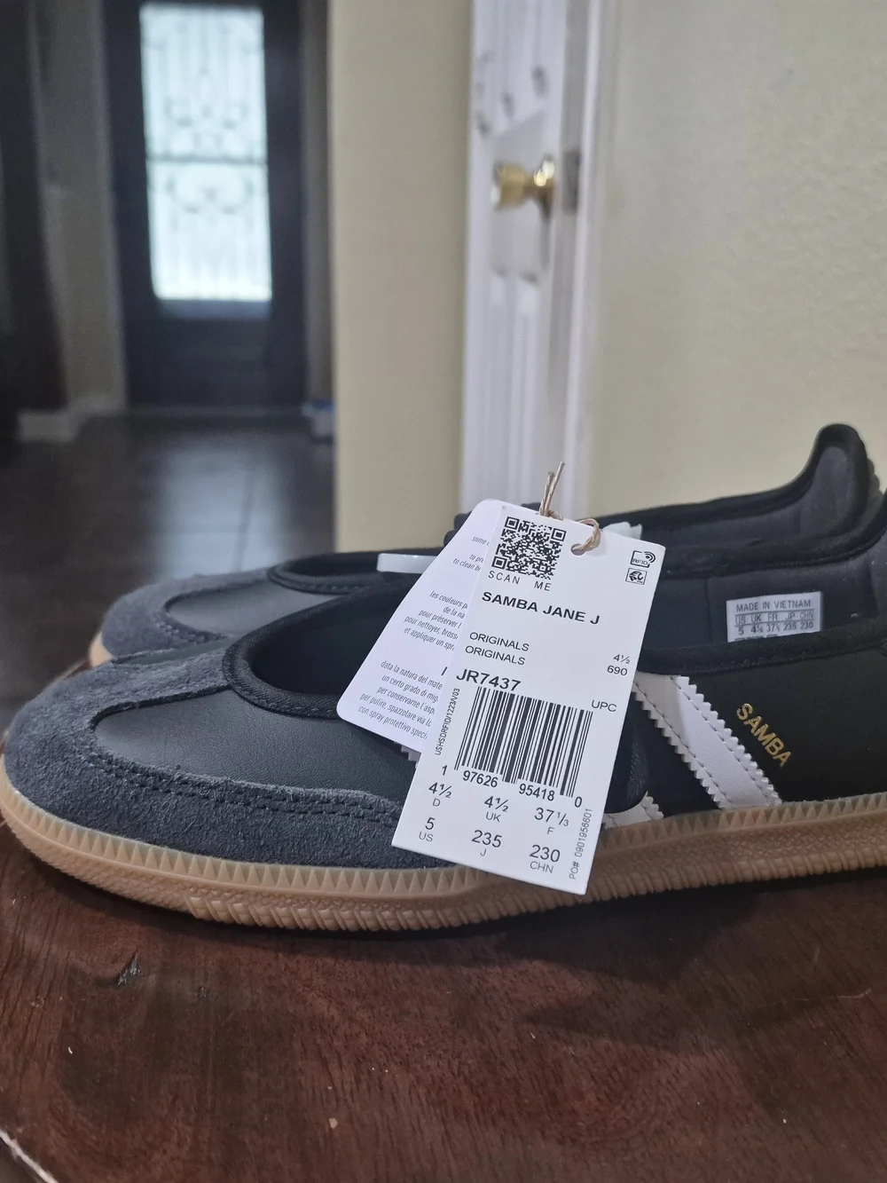 Adidas Kids Black and Gray Mary Jane Sneaker with Gum Sole Size 5